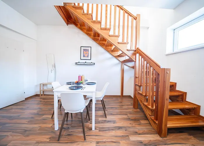 Rooftop Studios, 10min To Center, Tram And Metro, No Elevator 4th Floor * Bécs