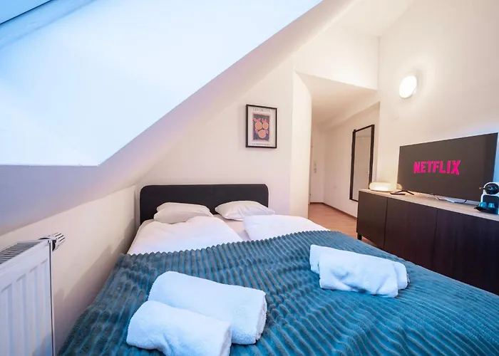 Apartman Rooftop Studios, 10min To Center, Tram And Metro, No Elevator 4th Floor