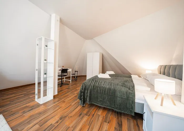 Rooftop Studios, 10min To Center, Tram And Metro, No Elevator 4th Floor Apartman *