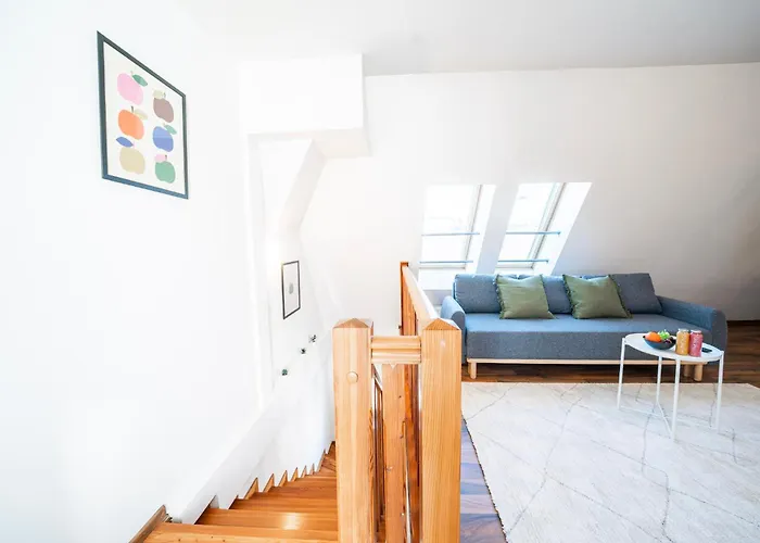 Apartman Rooftop Studios, 10min To Center, Tram And Metro, No Elevator 4th Floor