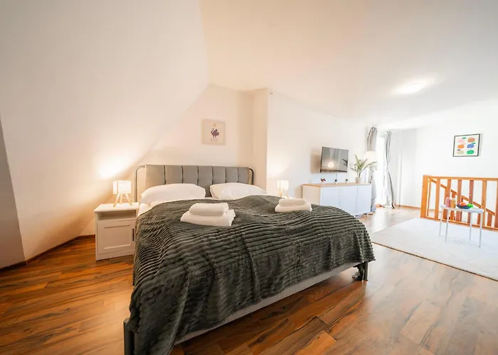 Apartman Rooftop Studios, 10min To Center, Tram And Metro, No Elevator 4th Floor Bécs