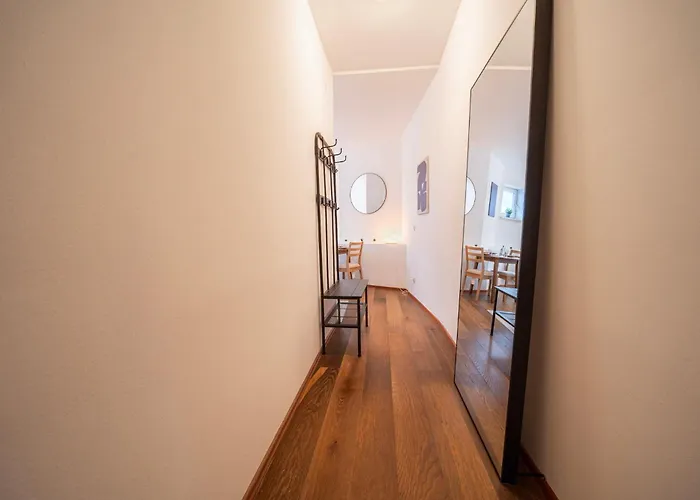 Rooftop Studios, 10min To Center, Tram And Metro, No Elevator 4th Floor Apartman *