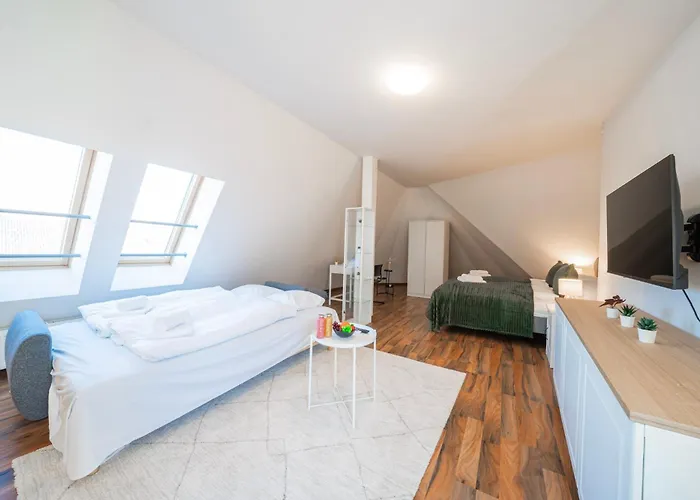 Rooftop Studios, 10min To Center, Tram And Metro, No Elevator 4th Floor Apartman *